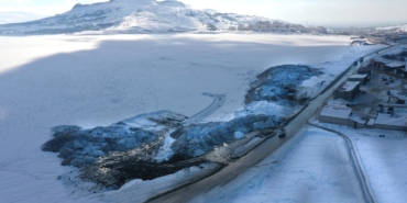 Van’da kar kütlelerinden tepeler oluştu-video - Van kar tepe