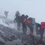 İranlı dağcılar Ağrı Dağı’nda  ölümden döndü