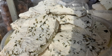 ‘Eskiden küple alınan peynir şimdi gramla alınıyor’ - Van otlu peynir