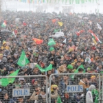 Van’da onbinler Newroz ateşini yaktı