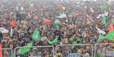 Van’da onbinler Newroz ateşini yaktı - vaaaaa