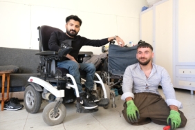 He repairs the battery-powered vehicles of people with disabilities free of charge. - gul tekerlekli sandalye 5