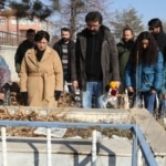 Gazete dağıtımcısı Karaağar mezarı başında anıldı