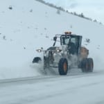 Bölgede kar yağışı sürüyor: Bin 176 yerleşim yerinin yolu kapandı
