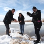 Vangölü Aktivistleri Bitlis’te kuşlar için doğaya yem bıraktı