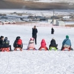 Van’a gelen depremzede çocuklar için kayak etkinliği