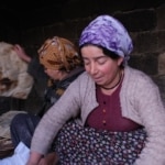 Vanlı kadınlar depremzedeler için kolları sıvadı