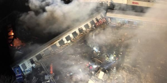 Li Yunanîstanê du tren li hev qelibîn 29 kes mirin