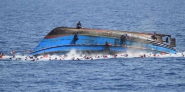 Mültecileri taşıyan tekne battı: 34 kayıp - multeci teknesi batti