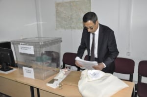 Van ve Hakkari'deki sınır kapılarında oy verme işlemi başladı