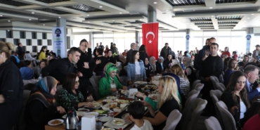 chp-kılıçdaroğlu-eşi-kahvaltı-etkinliği (2)