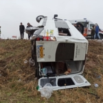 Van’da yolcu minibüsü devrildi: 12 yaralı