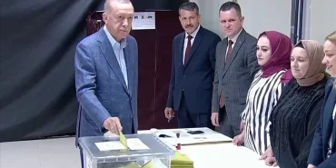 Serokkomar Erdogan dengê xwe li Stenbolê bikar anî