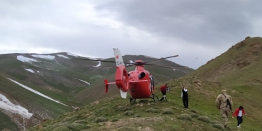 Van'da yıldırım düşmesi sonucu yaralanan 2 çoban, ambulans helikopterle hastaneye ulaştırıldı