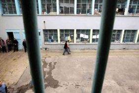 Prisons are 'crammed' after the economic crisis - hukumlu ve tutuklu sayisinda rekor artis