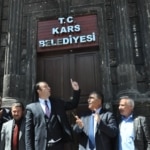 CHP Kars vekili belediye önünde: 28 Mayıs’ta kayyım buradan gidecek