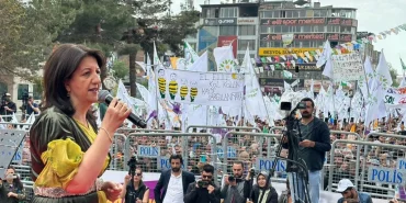 Buldan li Wanê axivî: Em ê sibê ‘xatir’ ji Erdogan bixwazin - van mitingi konusmalar 3 1024x768 1
