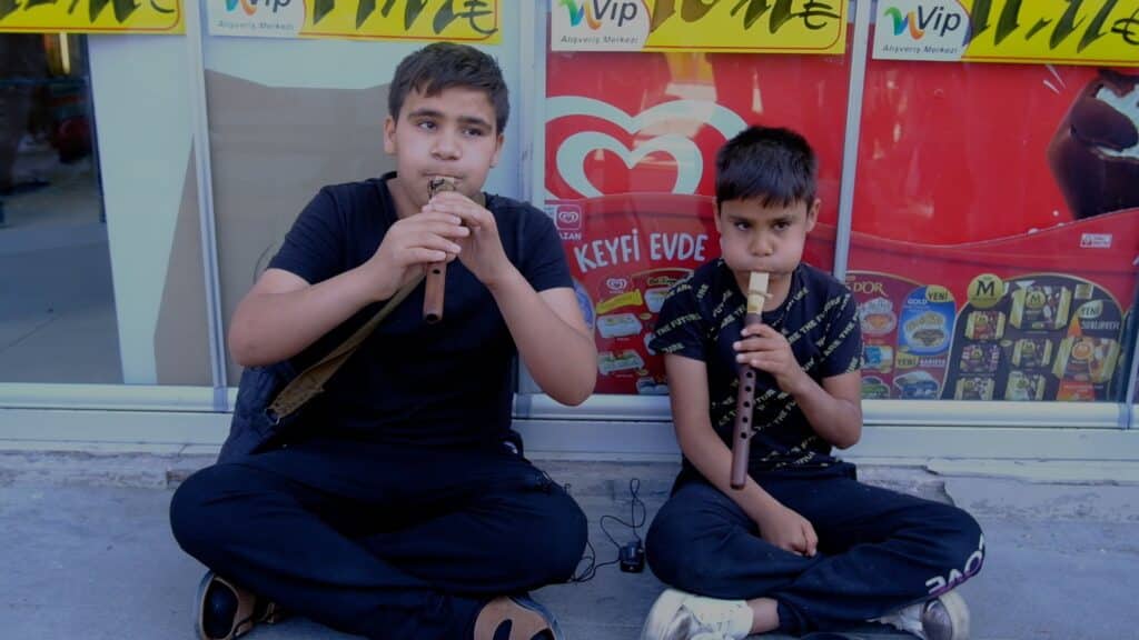 Batman’dan Van’a gelerek meylerine nefes veren iki kardeş  - IMG 3864