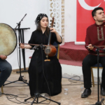 İranlı müzisyenler Muradiye Şelalesi’nde konser verdi