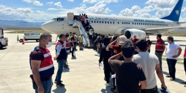 Iğdır’da 296 Afgan göçmen, uçakla ülkelerine geri gönderildi - wifmv4d4f2sow00ww8