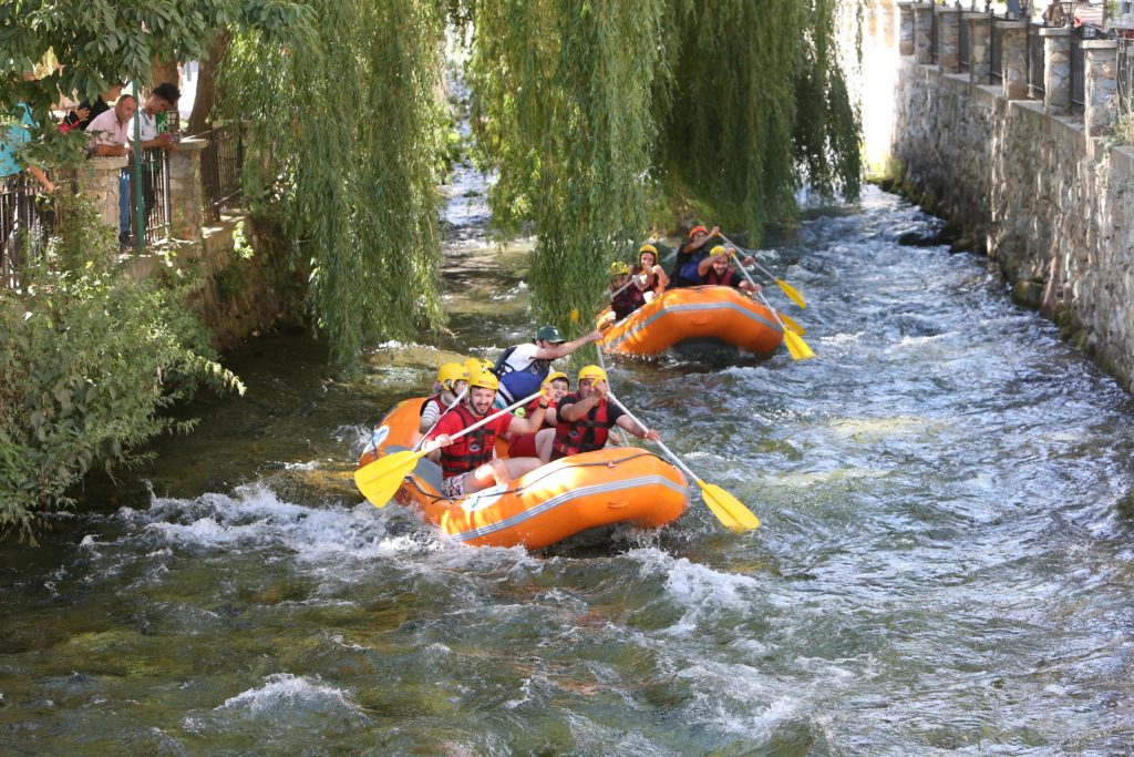 Doğaseverler Müküs Çayı'nda rafting yaptı - AA 20230731 31807561 31807559 DOGASEVERLER MUKUS CAYININ SERIN SUYUNDA RAFTING YAPTI 1