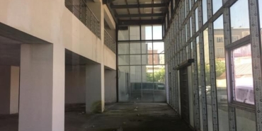 Van’da milyonların harcandığı bina çürümeye terk edildi - avm otopark1