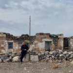 Kürtçe ‘öykü avcısı’: Köy köy dolaşıp hikaye anlatıyor