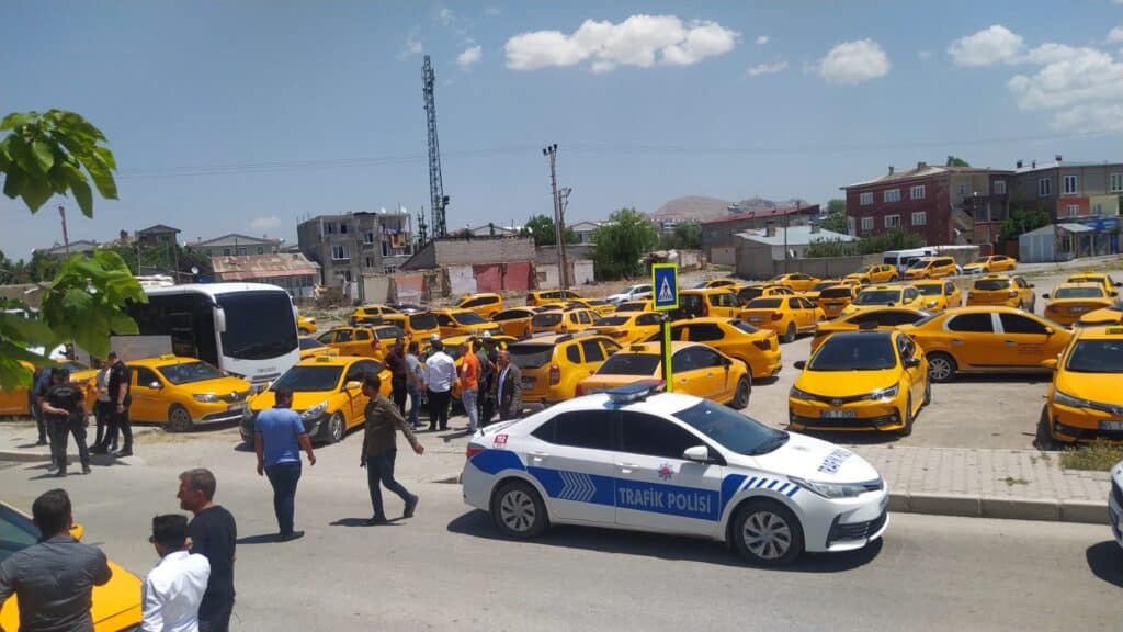 Van’da taksiciler belediye uygulamalarına karşı kontak kapattı - van taksiciler kontak kapatti 2