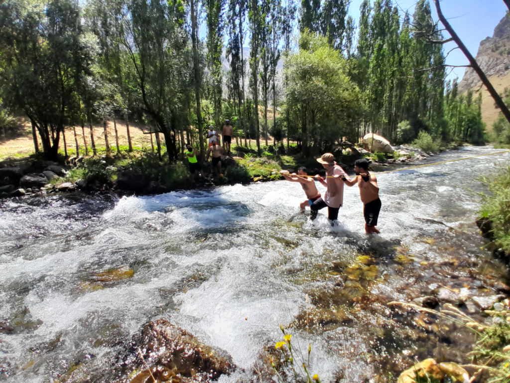 Sıcaklar bunalttı: Van’da yurttaşlar Müküs Çayı’na akın etti - AA 20230802 31823865 31823863 VANDA SICAKTAN BUNALAN VATANDASLAR MUKUS CAYINDA SERINLIYOR