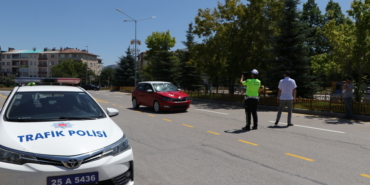 Erzurum'da otomobilin çarptığı kadın ağır yaralandı