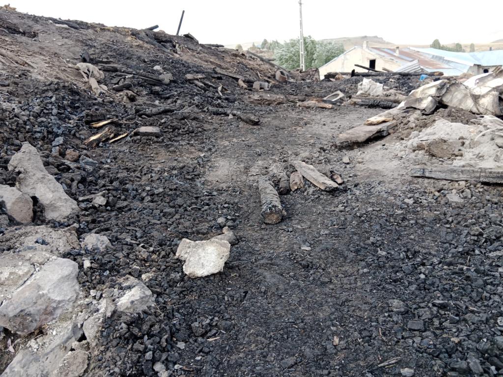 Erzurum'da yangın: 3 evde maddi zarar oluştu - AA 20230814 31917381 31917377 ERZURUMDA CIKAN YANGINDA 3 EV AHIR VE KILER ZARAR GORDU