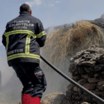 Kars’ta yangın: Bin balya ot yandı