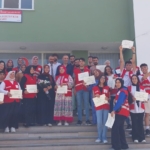 Türk Kızılay Van’da depremde gönüllü yer alanlara plaket verdi