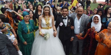 German bride in Hakkari: Their wedding in accordance with Kurdish traditions - alman gelin