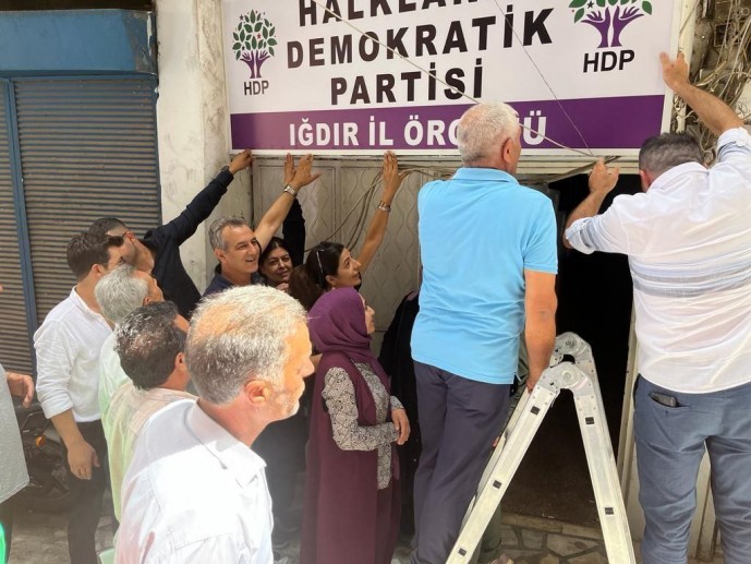 Iğdır’da HDP tabelasına saldırı protesto edildi - hdp igdir saldiri kinama2