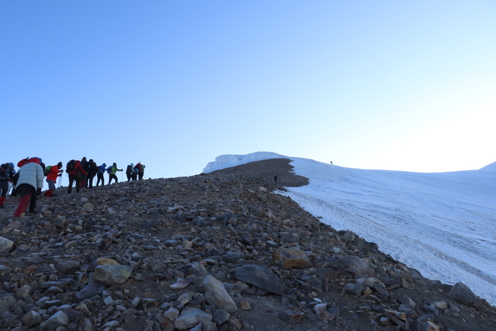 Küresel ısınmanın etkisi ile Ağrı Dağı'nda bulunan takke buzulu küçülüyor - Kuresel isinmanin etkisi ile Agri Daginda bulunan takke buzulu kuculuyor1 6