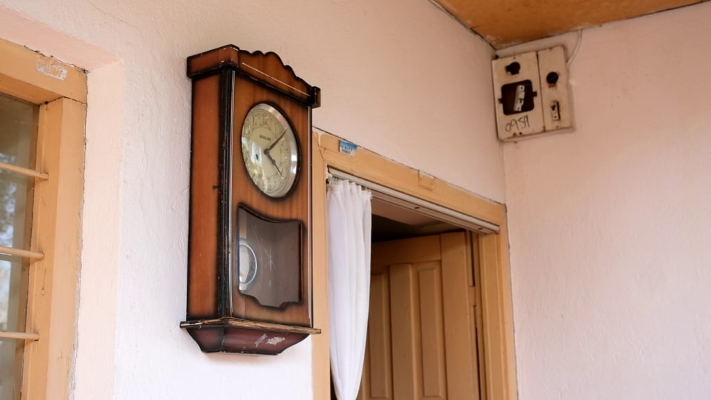 Erciş’teki evinde kurduğu atölyede ücretsiz saat tamiri yapıyor - WhatsApp Image 2023 09 28 at 20.57.03 1