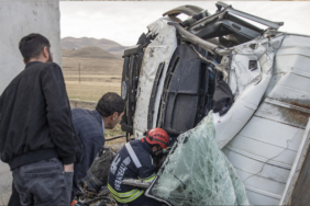 Erzurum’da kamyon devrildi: 7 işçi yaralandı - Adsiz tasarim 6