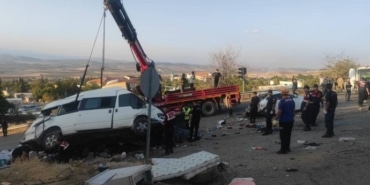 Freni patlayan kamyon facia yarattı: 5 ölü, 17 yaralı - nurdagi kaza