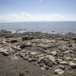 Van Gölü’nde çekilme sürüyor: Eski yapıların kalıntıları ortaya çıktı