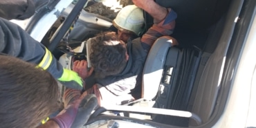 Van'da devrilen kamyonun sürücüsü yaralandı