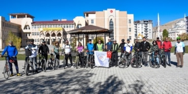 Van'da öğretmenler kurdukları bisiklet topluluğuyla hareketli yaşamı özendiriyor