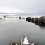 Soğuk hava Ardahan’ı etkisi altına aldı: Nehrin yüzeyini buz kapladı