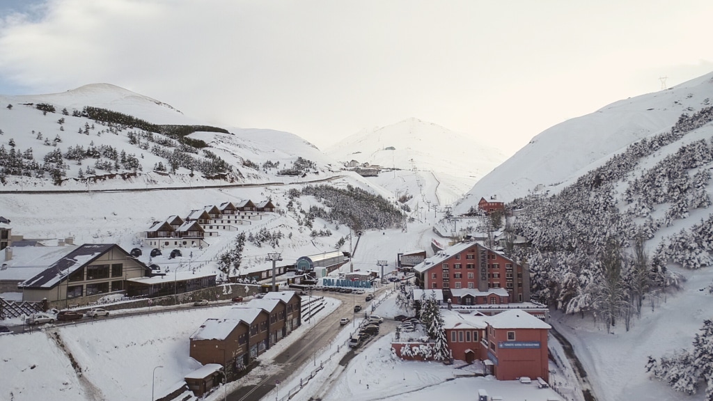 Kayak heyecanı bu sezon da en erken Palandöken'de başlıyor - AA 20231125 33018265 33018260 TURKIYEDE KAYAK HEYECANI BU SEZON DA EN ERKEN PALANDOKENDE BASLAYACAK