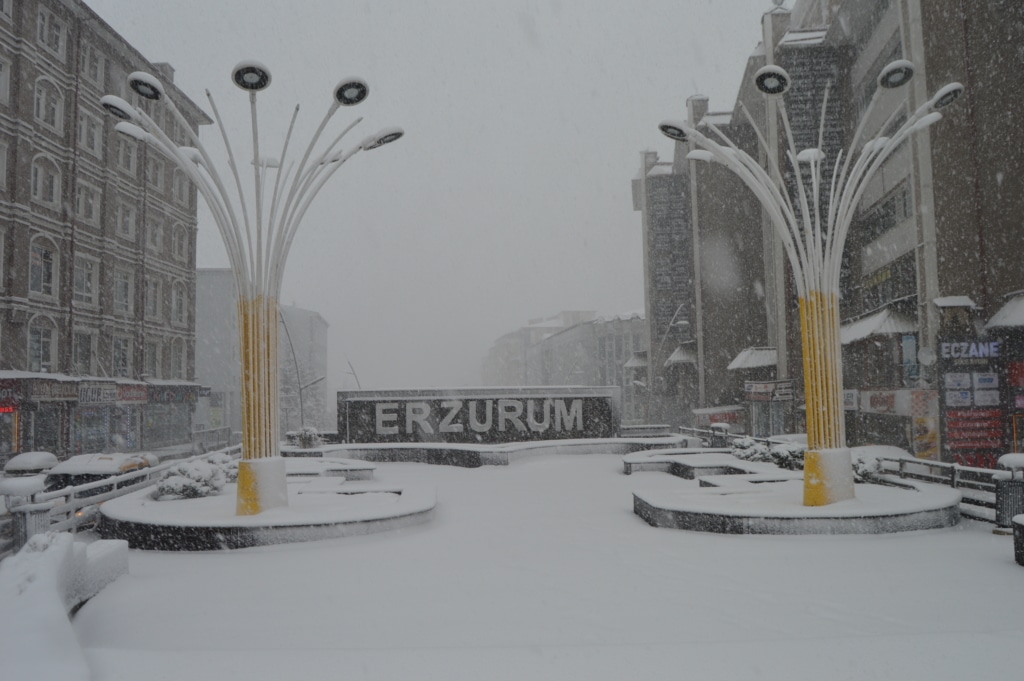 Erzurum ve Ardahan ile Kars'ın yüksekleri karla kaplandı - AA 20231127 33034780 33034772 ERZURUMDA KAR YAGISI ETKILI OLDU