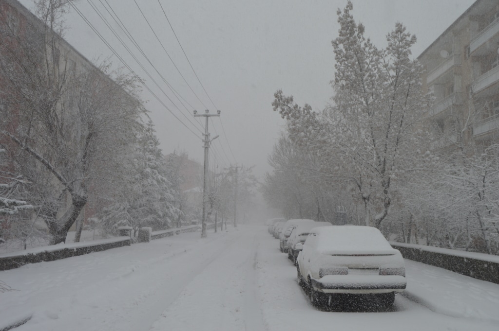 Erzurum ve Ardahan ile Kars'ın yüksekleri karla kaplandı - AA 20231127 33034780 33034776 ERZURUMDA KAR YAGISI ETKILI OLDU