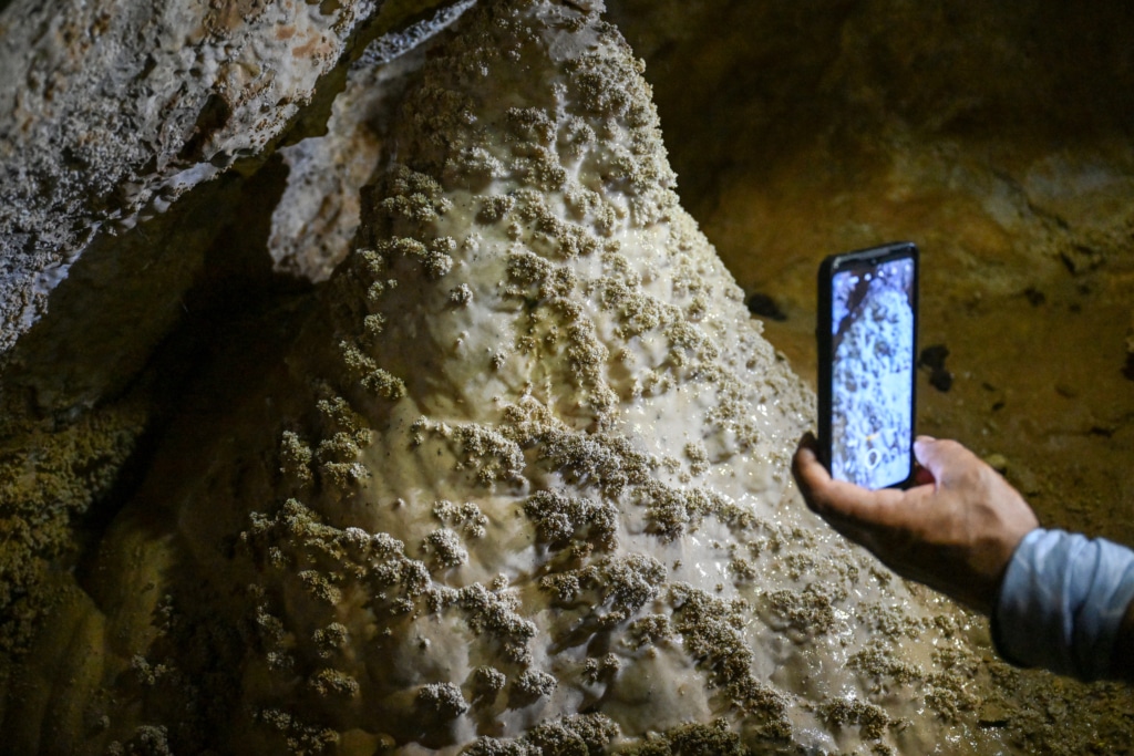 Van'daki mağaralar arkeoloji meraklılarının ilgisini çekiyor - AA 20231129 33052675 33052647 VANDAKI MAGARALAR DOGASEVERLERIN VE ARKEOLOJI MERAKLILARININ ILGISINI CEKIYOR