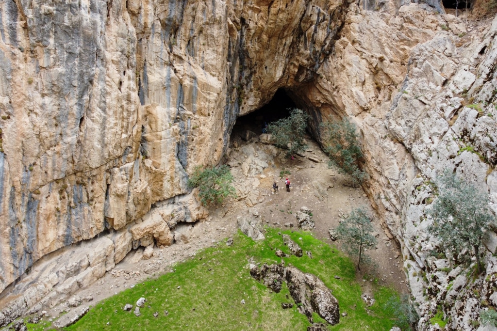Van'daki mağaralar arkeoloji meraklılarının ilgisini çekiyor - AA 20231129 33052675 33052653 VANDAKI MAGARALAR DOGASEVERLERIN VE ARKEOLOJI MERAKLILARININ ILGISINI CEKIYOR