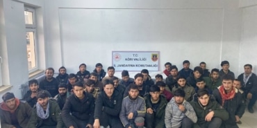 Ağrı'da 36 göçmen gözaltına alındı - AA 20231129 33053115 33053114 AGRIDA 36 DUZENSIZ GOCMEN YAKALANDI