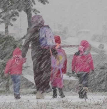 Erzurum ve Ağrı kara teslim oldu: 3 ilçede okullar tatil edildi - agri erzurum kar